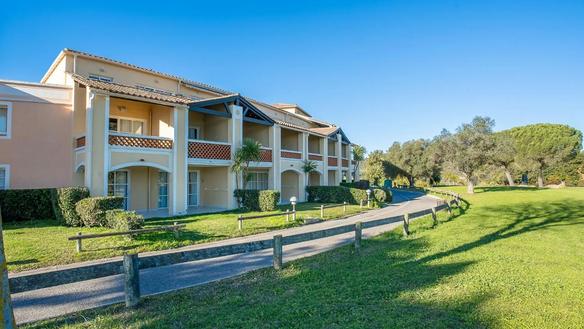 Apartment Village Cap Esterel - L'Esquinade-105 By Interhome Saint-Raphael